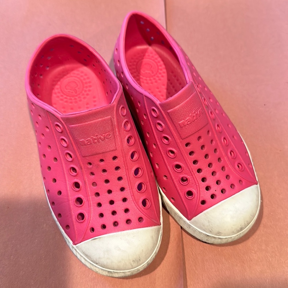 Native girl’s shoes size C9